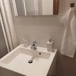 Toni - S Pogledom Na *